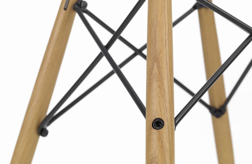 Eames Plastic Side Chair DSW