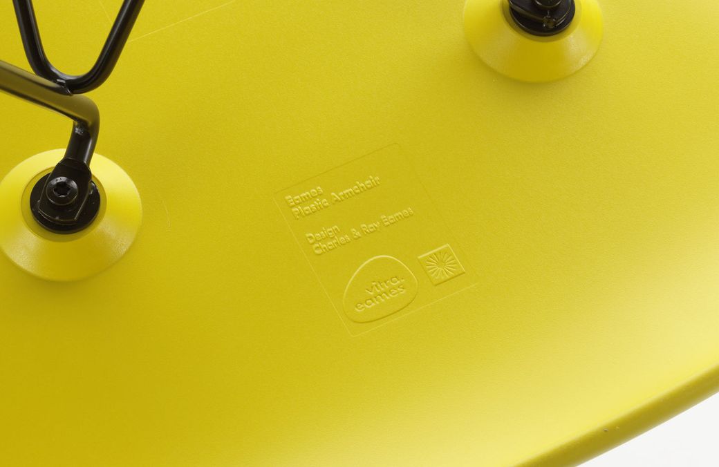 Eames Plastic Armchair DAX