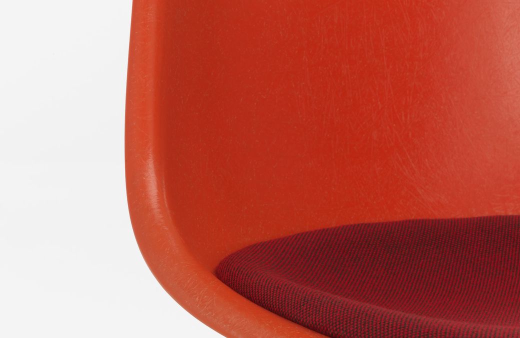Eames Fiberglass Side Chair DSX