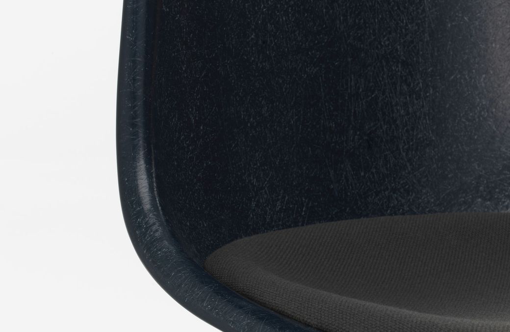 Eames Fiberglass Side Chair DSX