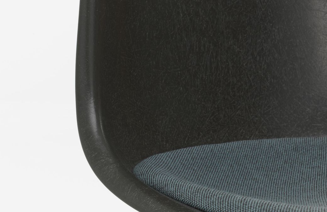 Eames Fiberglass Side Chair DSX