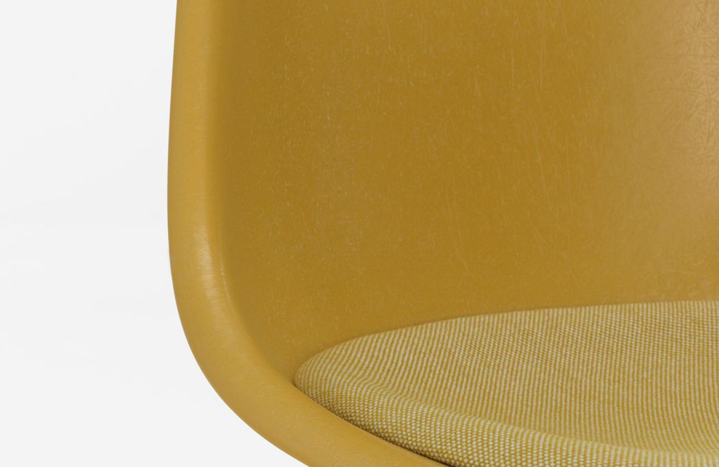 Eames Fiberglass Side Chair DSR