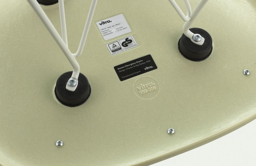 Eames Fiberglass Side Chair DSR