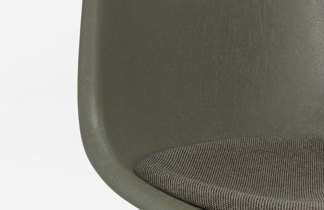 Eames Fiberglass Side Chair DSX