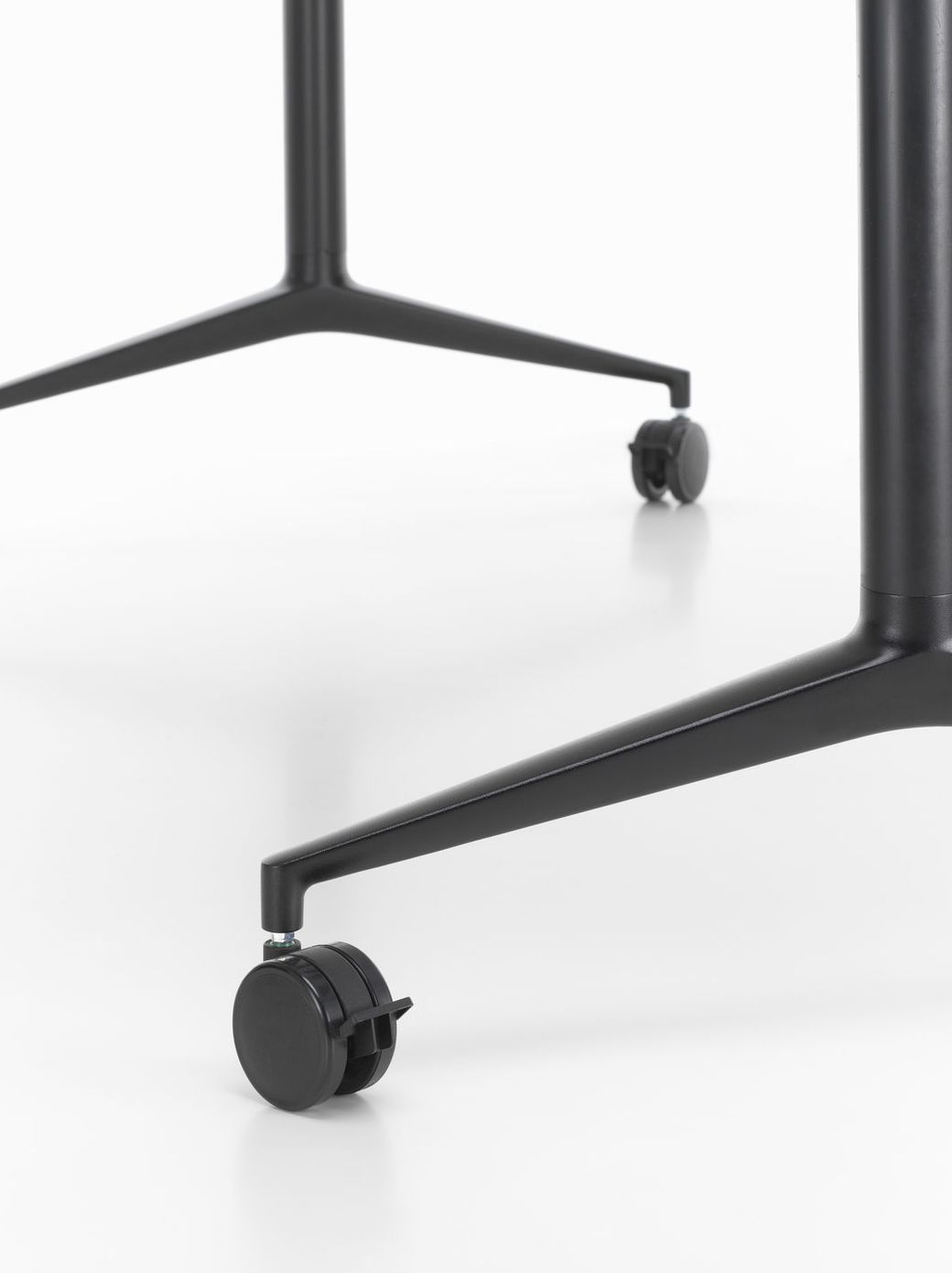 MedaMorph folding table