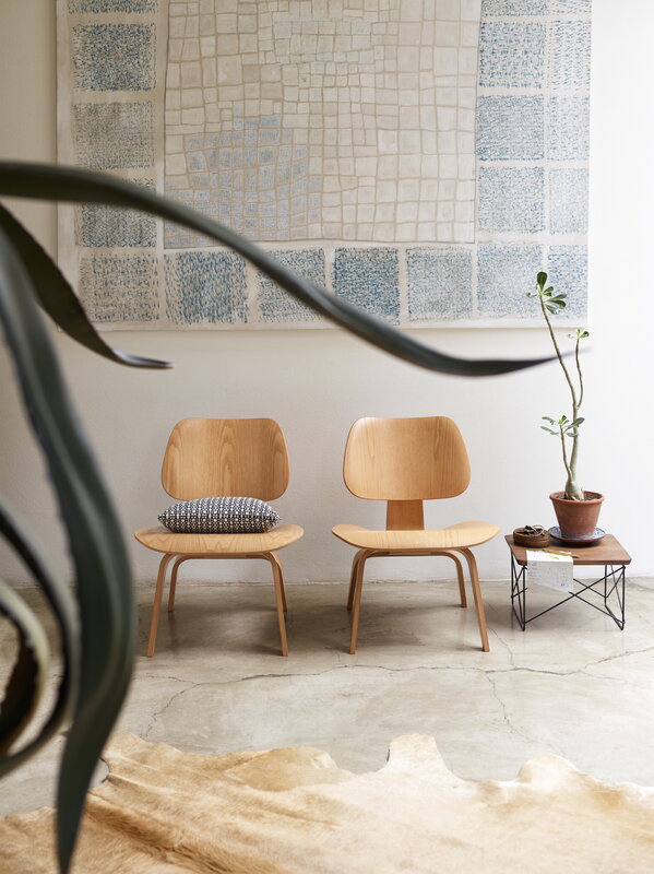 Vitra Eames LTR Occasional table, oak -  basic dark | One52 Furniture