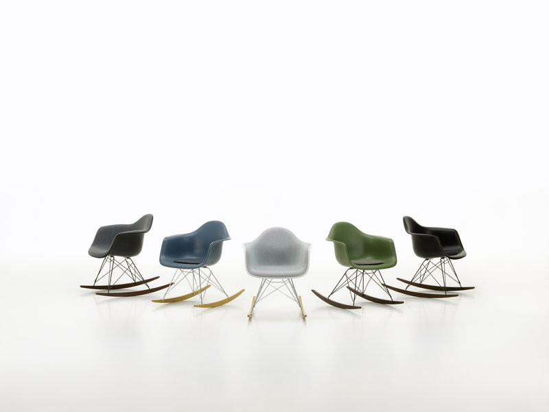 Vitra Eames RAR rocking chair, deep black - basic dark - dark maple | One52 Furniture