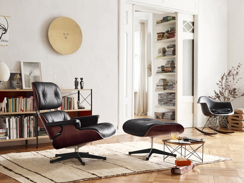 Vitra Eames Lounge Ottoman, 42 cm, walnut - black leather | One52 Furniture