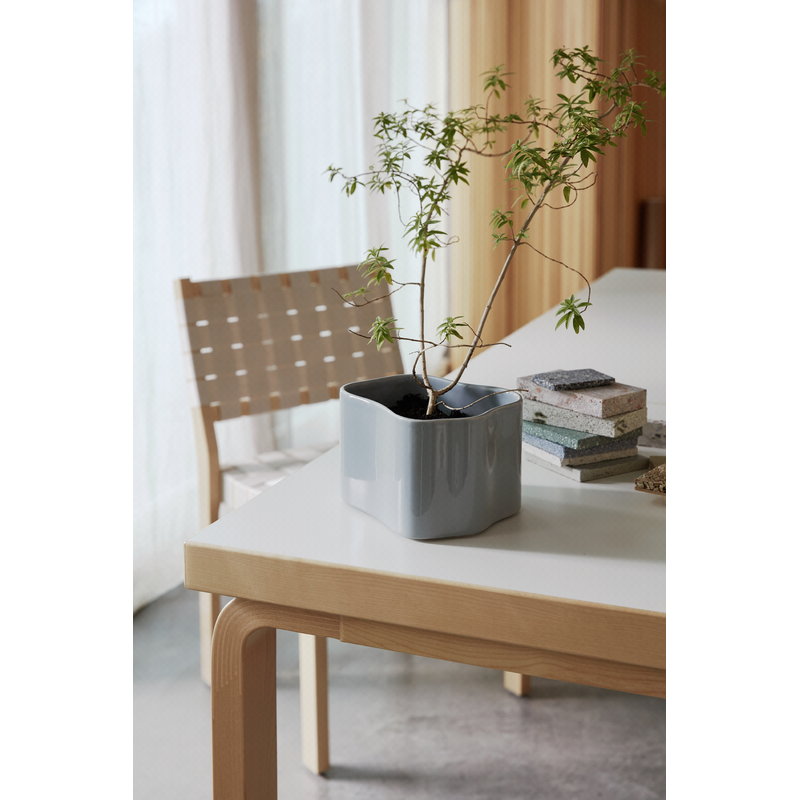 Artek|Indoor gardening, Planters & plant pots|Riihitie plant pot B, small, light grey
