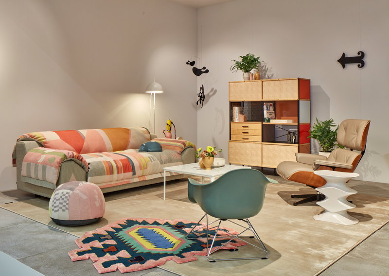 Vitra Plywood Mobile, model A, black | One52 Furniture