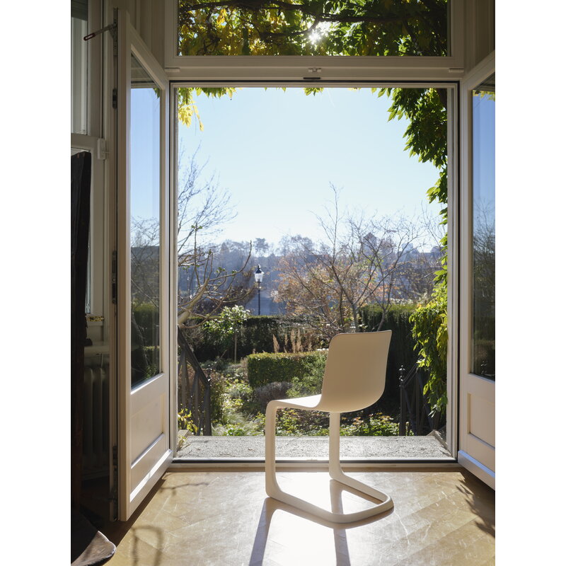 Vitra EVO-C chair, ivory | One52 Furniture