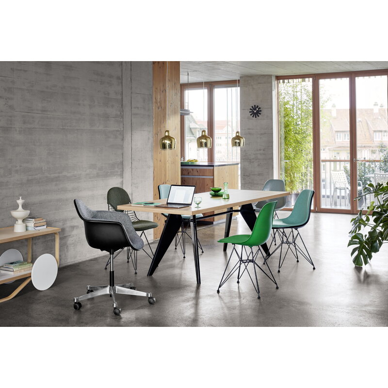 Vitra EM Table 200 x 90 cm, natural oak - deep black | One52 Furniture