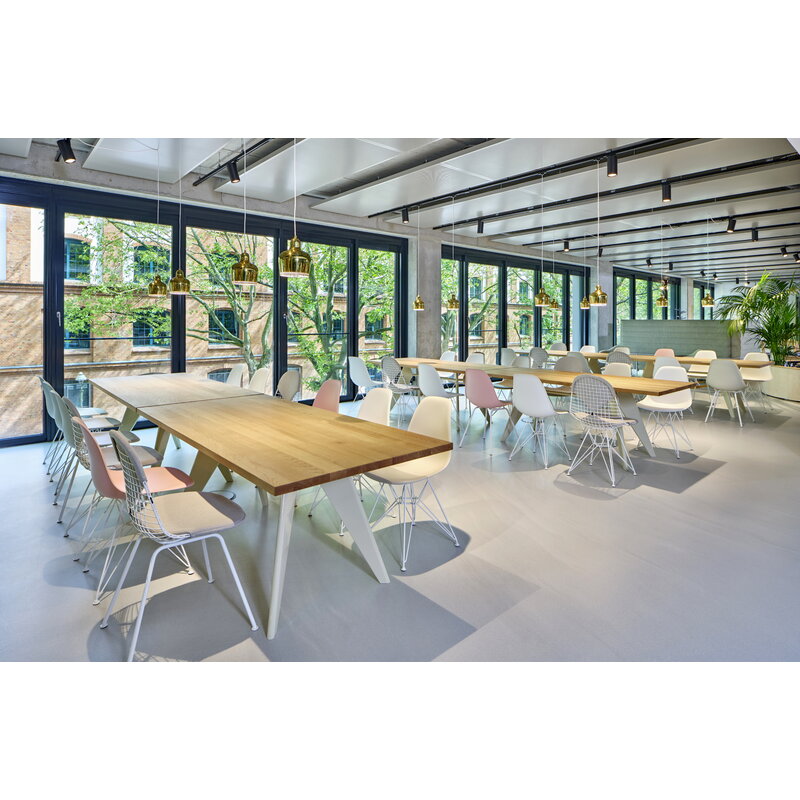 Vitra EM Table 200 x 90 cm, natural oak - Prouvé Blanc Colombe | One52 Furniture