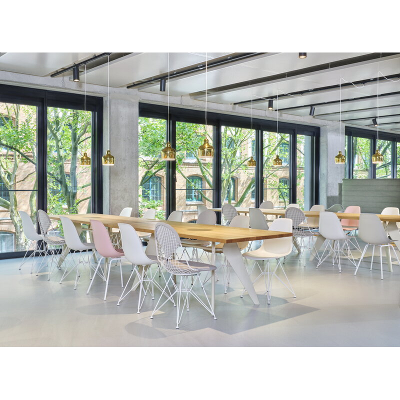 Vitra EM Table 200 x 90 cm, natural oak - Prouvé Blanc Colombe | One52 Furniture