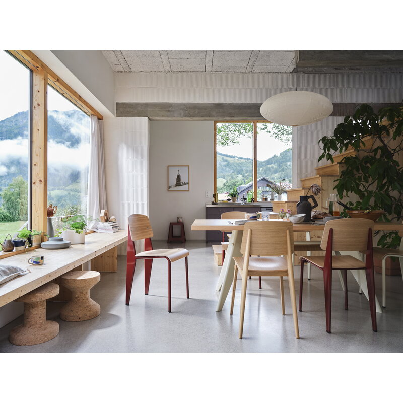 Vitra EM Table 200 x 90 cm, natural oak - Prouvé Blanc Colombe | One52 Furniture