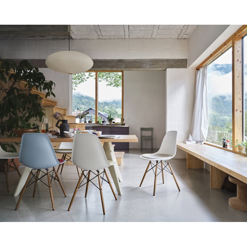 Vitra EM Table 200 x 90 cm, natural oak - Prouvé Blanc Colombe | One52 Furniture