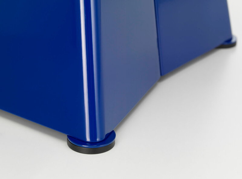 Vitra Tabouret Métallique stool, Prouvé Bleu Marcoule | One52 Furniture