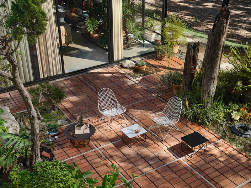 Vitra Flower table, small, anthracite | One52 Furniture