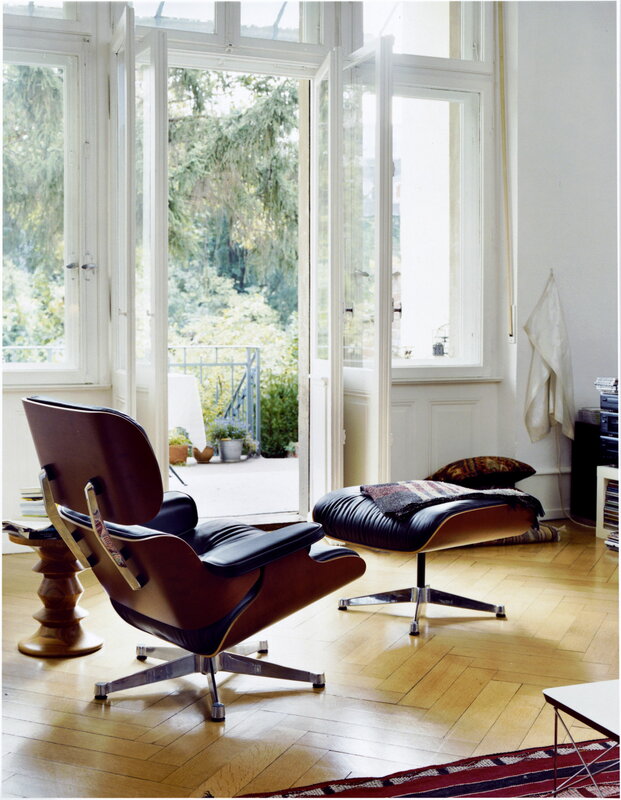 Vitra Eames Lounge Chair&Ottoman, classic size, walnut - black | One52 Furniture