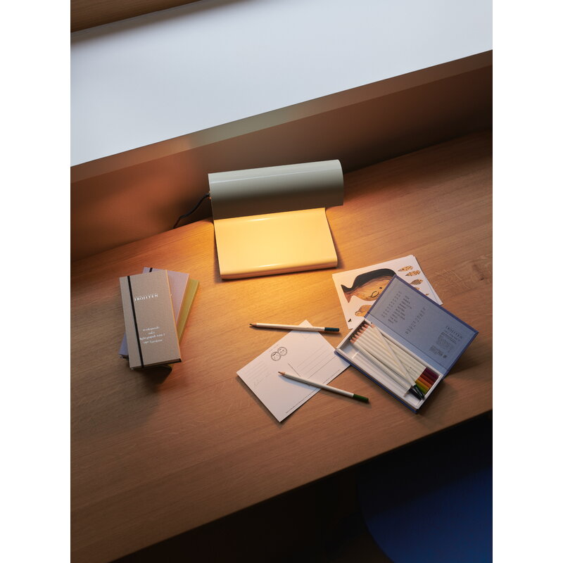 Vitra Lampe de Bureau table lamp, Prouvé Blanc Colombe | One52 Furniture