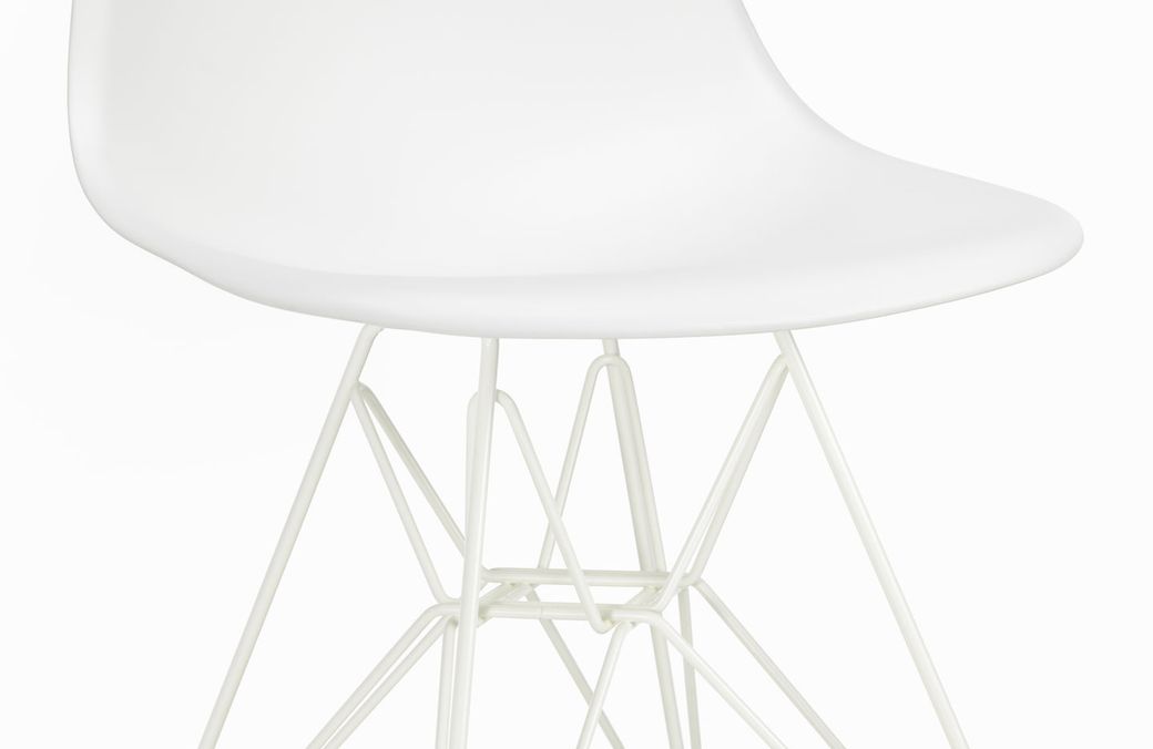 Eames Plastic Side Chair DSR