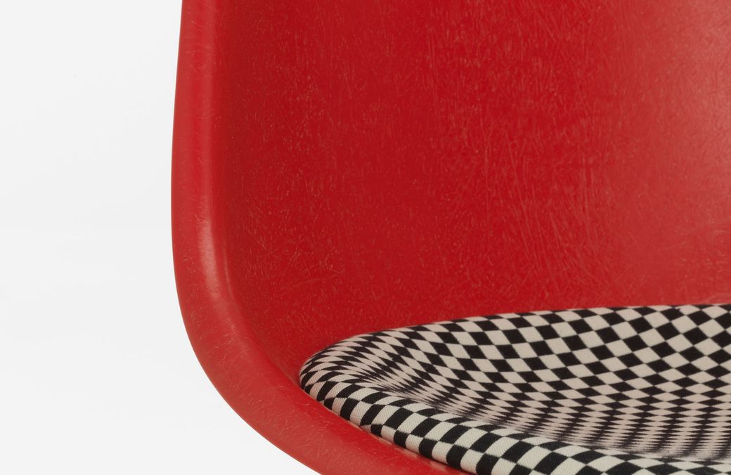 Eames Fiberglass Side Chair DSX