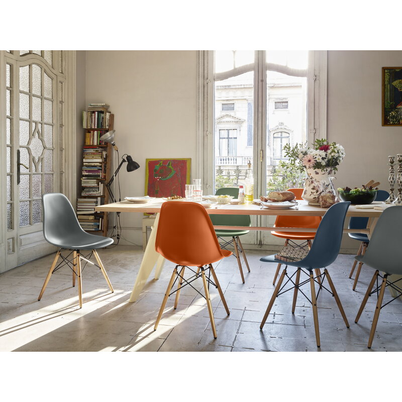 Vitra EM Table 240 x 90 cm, natural oak - Prouvé Blanc Colombe | One52 Furniture