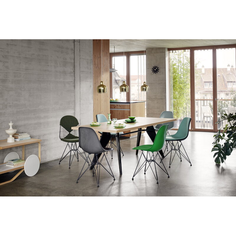 Vitra EM Table 200 x 90 cm, natural oak - deep black | One52 Furniture