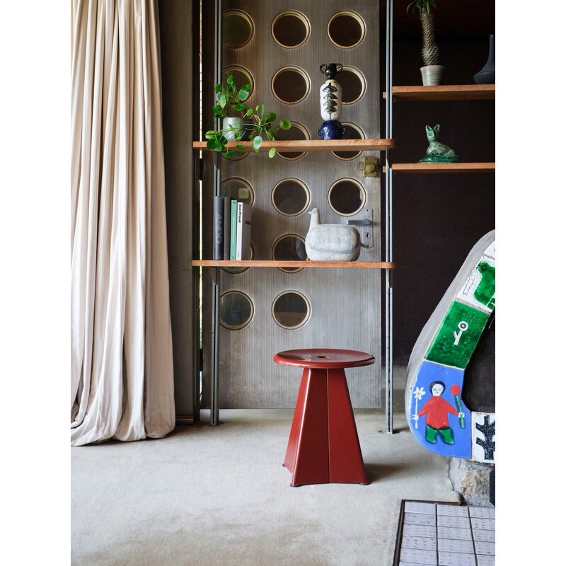 Vitra Tabouret Métallique stool, Japanese red | One52 Furniture