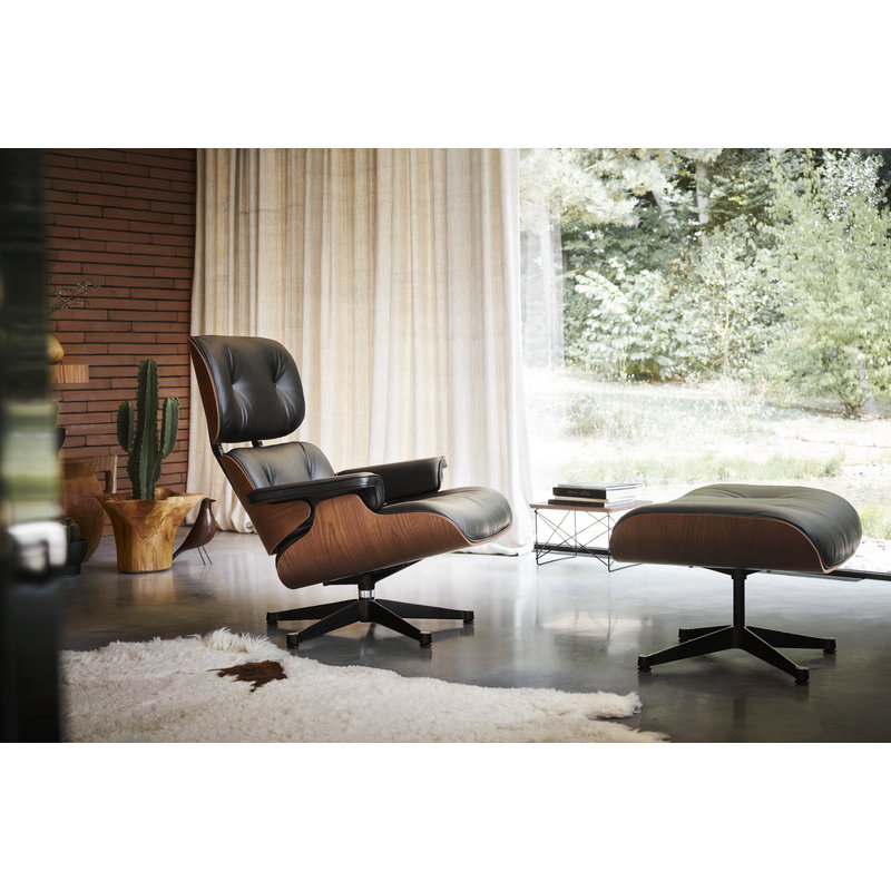 Vitra Eames Lounge Chair, classic size, American cherry - black leathe | One52 Furniture