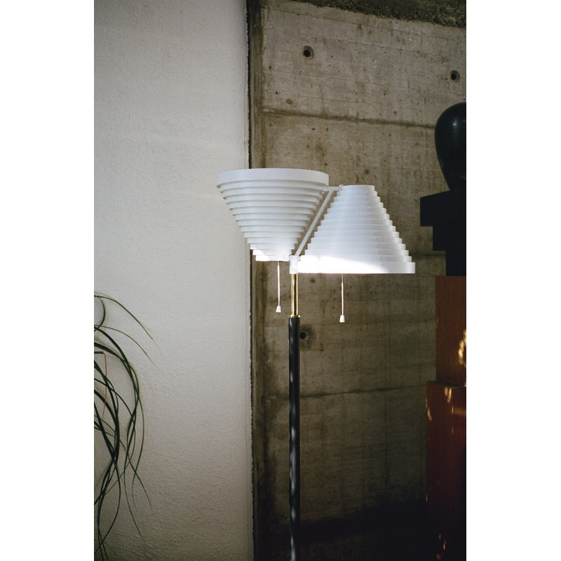 Artek|Floor lamps|Aalto floor lamp A810, brass