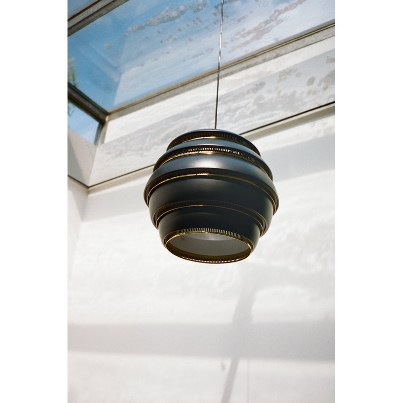 Artek|Ceiling lamps, Pendant lamps|Aalto pendant A331 "Beehive", black - brass